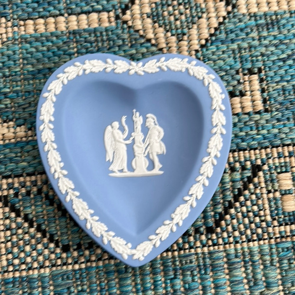 Vintage 1964 Wedgwood Jasperware trinket dish